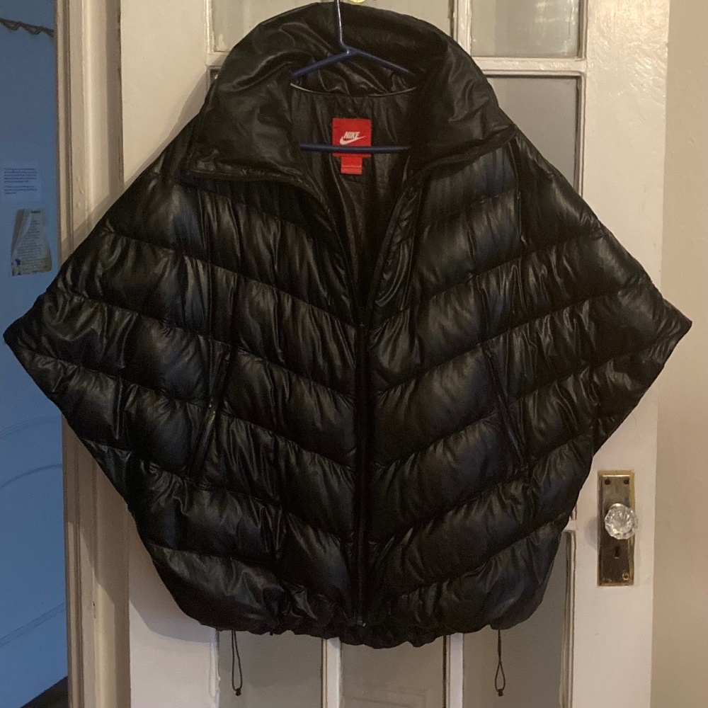 NIKE PUFFER VEST CAPE JACKET